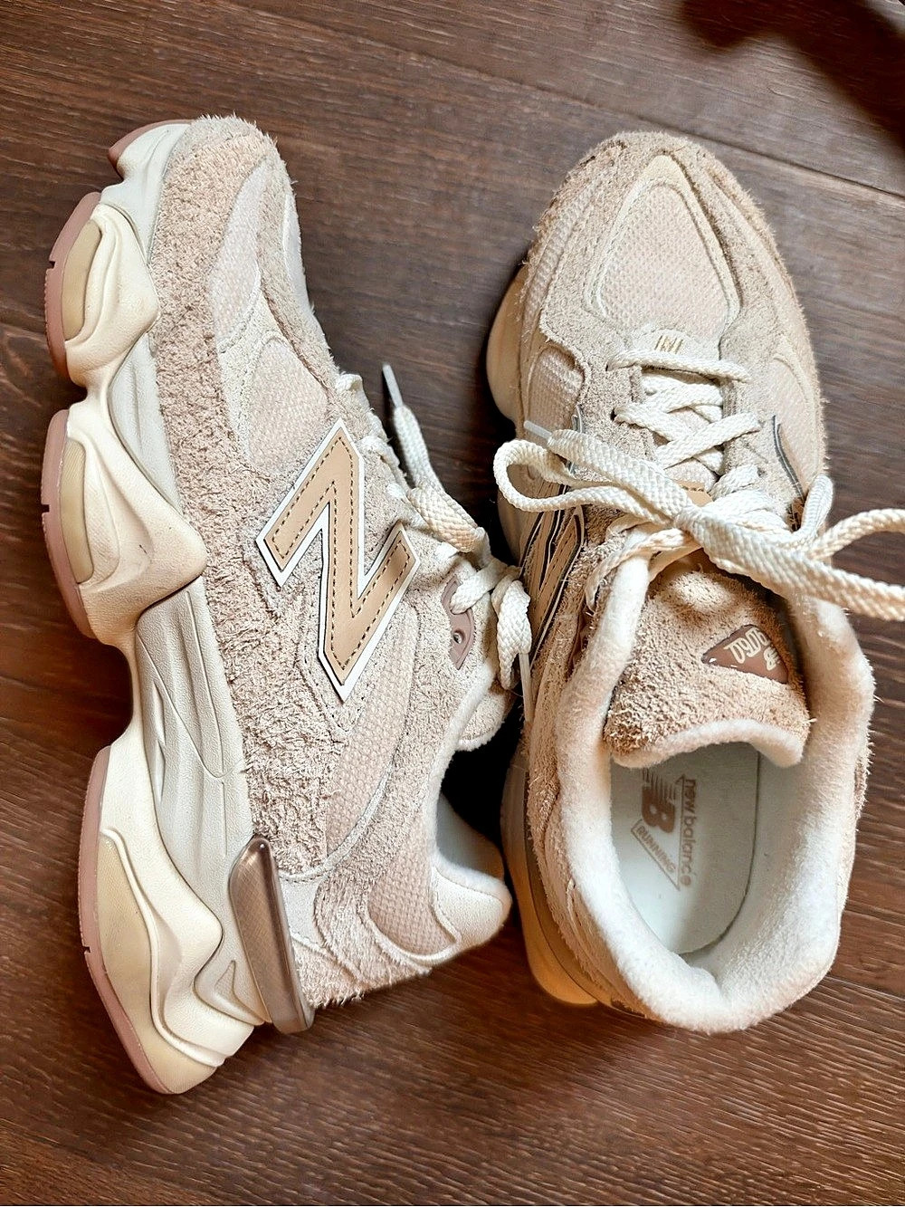 New Balance 9060 Women's Sneakers Bisque & Sea Salt US 9.5 W Like New